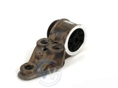 Passat Arka Travers Takozu Sağ - 4B0501522E